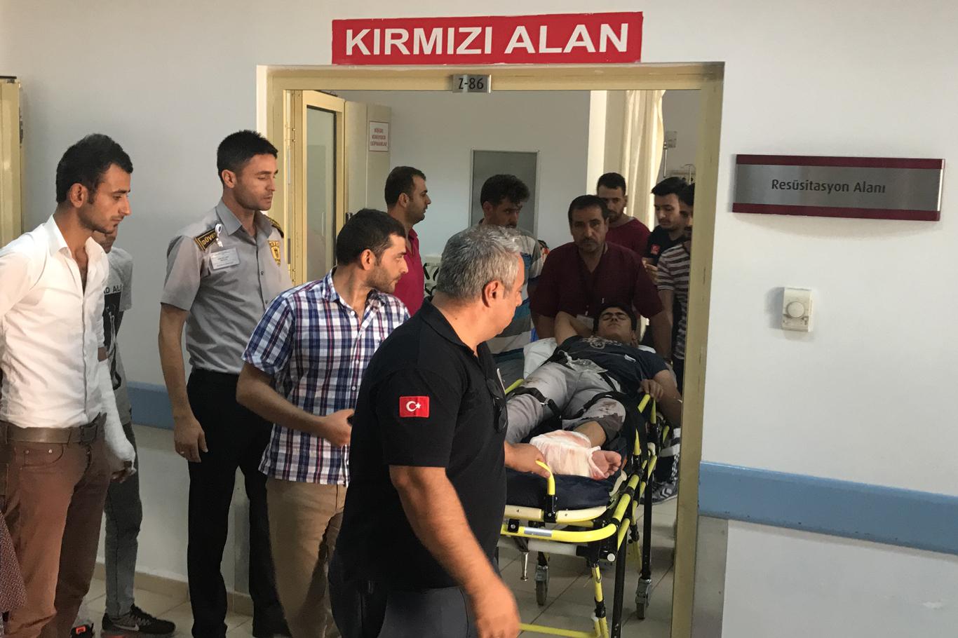 Motosiklet kazası sonucu ayağı kopma aşamasına geldi Motosiklet kazası sonucu ayağı kopma aşamasına geldi